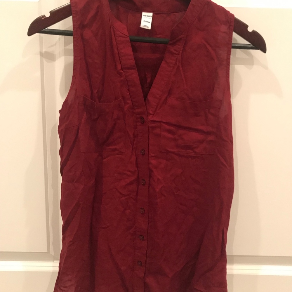 Old Navy Maroon Short Sleeve Button Up Top XS